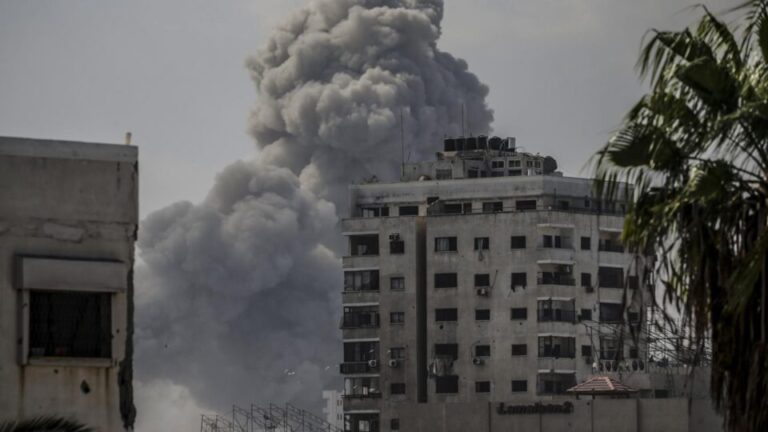 Hamas entrega corpos de três reféns israelenses à Cruz Vermelha neste domingo hamas-entrega-corpos-de-tres-refens-israelenses-a-cruz-vermelha-neste-domingo