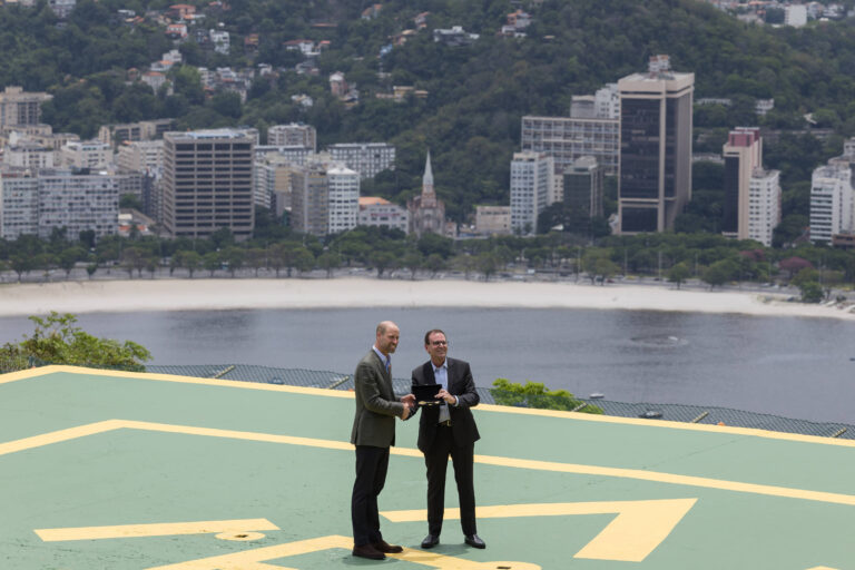 principe-william-visita-pao-de-acucar-e-maracana-e-recebe-chave-do-rio-em-agenda-antes-da-cop30