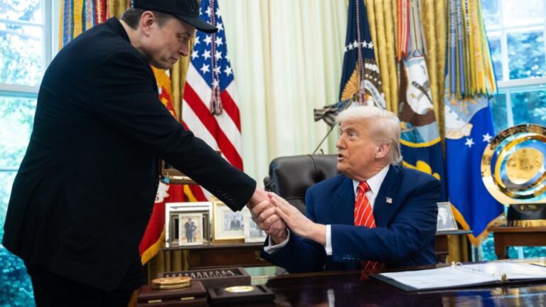 Trump e Musk anunciam apoio a adversário de socialista antes das eleições de Nova York trump-e-musk-anunciam-apoio-a-adversario-de-socialista-antes-das-eleicoes-de-nova-york