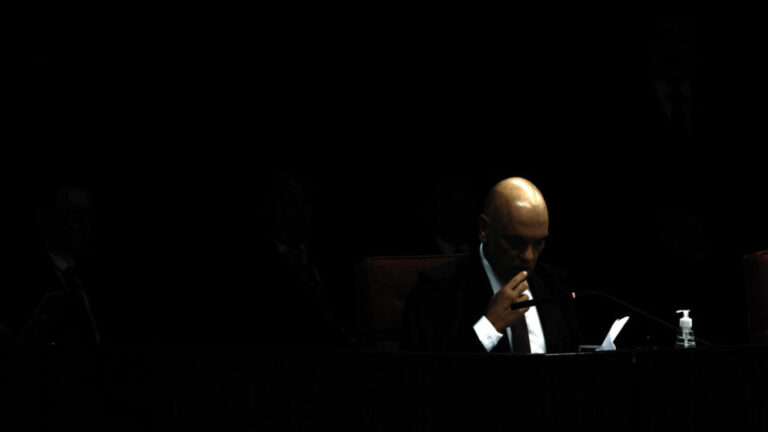 Advogado de Trump diz que Moraes faz acrobacias legais para não acabar do lado do CV advogado-de-trump-diz-que-moraes-faz-acrobacias-legais-para-nao-acabar-do-lado-do-cv