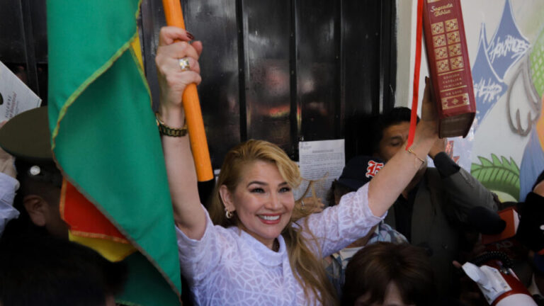 justica-da-bolivia-anula-sentenca-e-liberta-ex-presidente-jeanine-anez