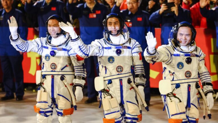 Astronautas chineses ficam presos no espaço por possível impacto com detritos astronautas-chineses-ficam-presos-no-espaco-por-possivel-impacto-com-detritos