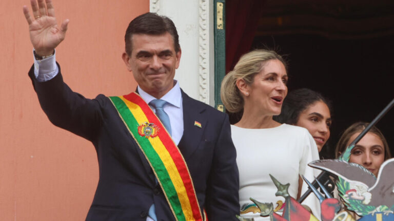 Rodrigo Paz toma posse como presidente da Bolívia e põe fim a 20 anos da esquerda no país rodrigo-paz-toma-posse-como-presidente-da-bolivia-e-poe-fim-a-20-anos-da-esquerda-no-pais