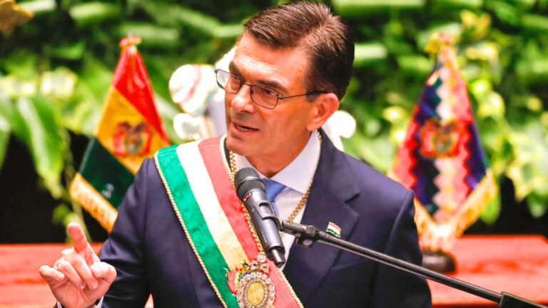 Bolívia retoma laços com EUA após 17 anos e mira em lítio para superar crise bolivia-retoma-lacos-com-eua-apos-17-anos-e-mira-em-litio-para-superar-crise