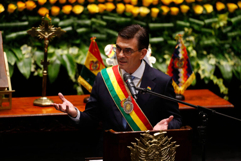 presidente-da-bolivia-empossa-gabinete-sem-participacao-de-indigenas