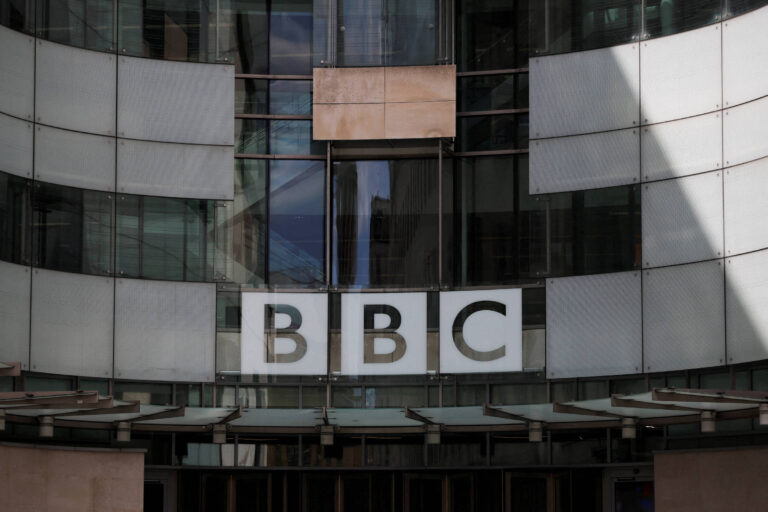 Diretor-geral da BBC renuncia após acusações de manipulação de fala de Trump e viés anti-Israel diretor-geral-da-bbc-renuncia-apos-acusacoes-de-manipulacao-de-fala-de-trump-e-vies-anti-israel