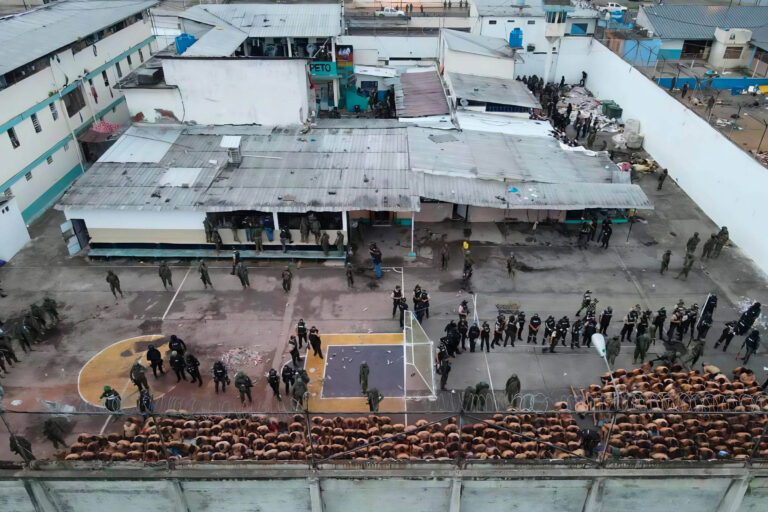 confronto-em-penitenciaria-do-equador-mata-4-e-fere-outros-34
