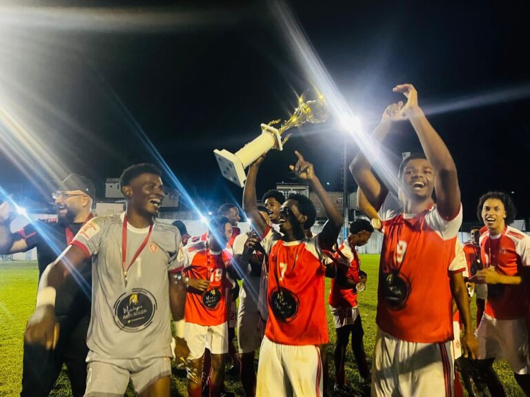 emocao-toma-conta-do-antonio-sereia-na-final-do-campeonato-valenciano-de-base-2025