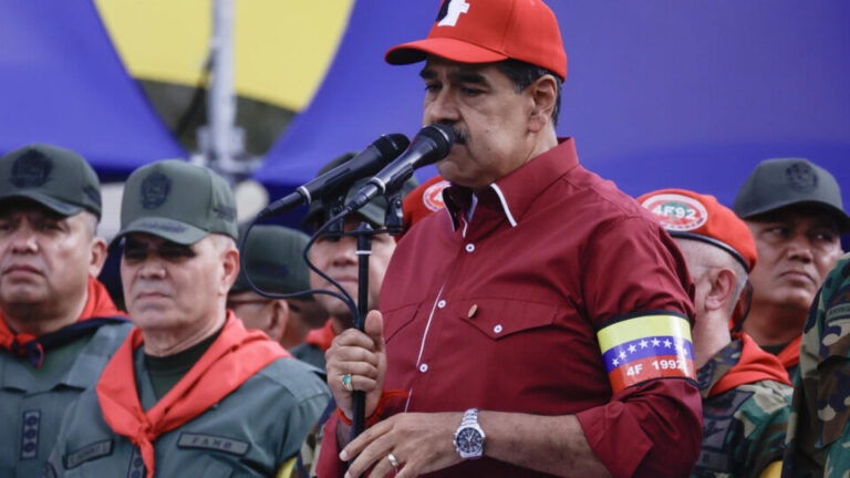 armas-russas-e-resposta-de-guerrilha:-maduro-prepara-venezuela-para-guerra-com-eua