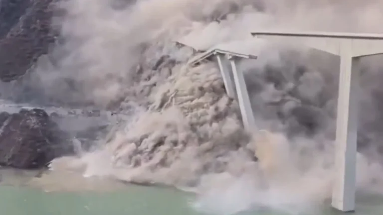 deslizamentos-de-terra-provoca-desabamento-de-ponte-na-china