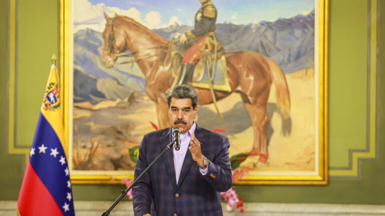 Mundo em foco: Porta-aviões dos EUA eleva tensão com Maduro e Colômbia mundo-em-foco:-porta-avioes-dos-eua-eleva-tensao-com-maduro-e-colombia