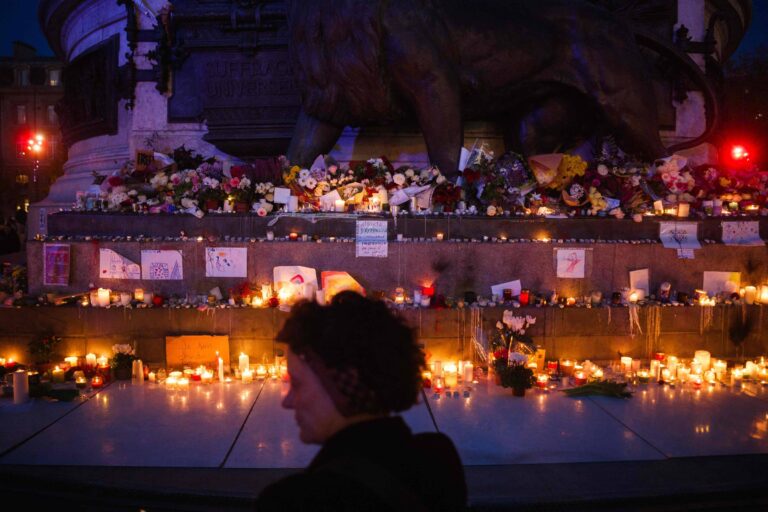 França recorda dez anos dos atentados do Estado Islâmico em Paris franca-recorda-dez-anos-dos-atentados-do-estado-islamico-em-paris