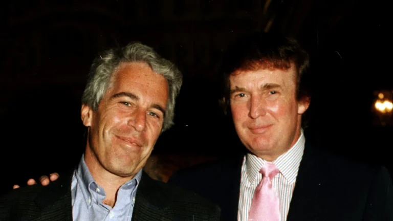 democratas-divulgam-emails-de-epstein-que-citam-trump:-casa-branca-reage