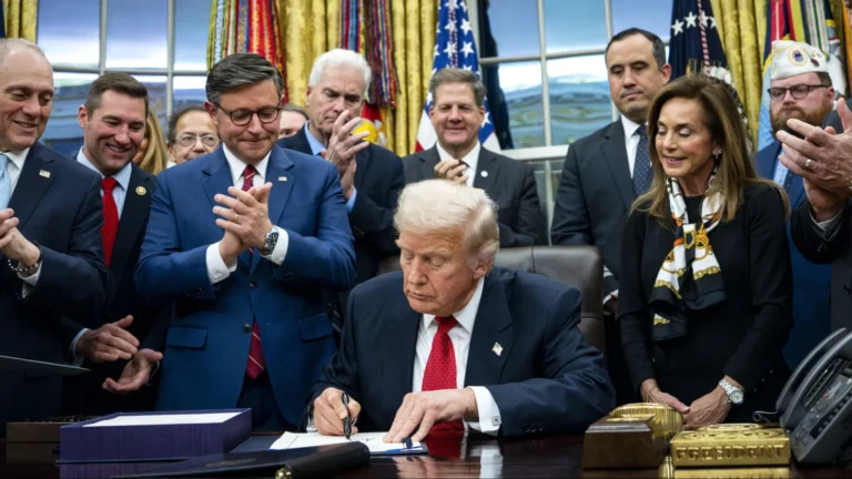 governo-federal-dos-eua-volta-a-funcionar-apos-assinatura-de-donald-trump