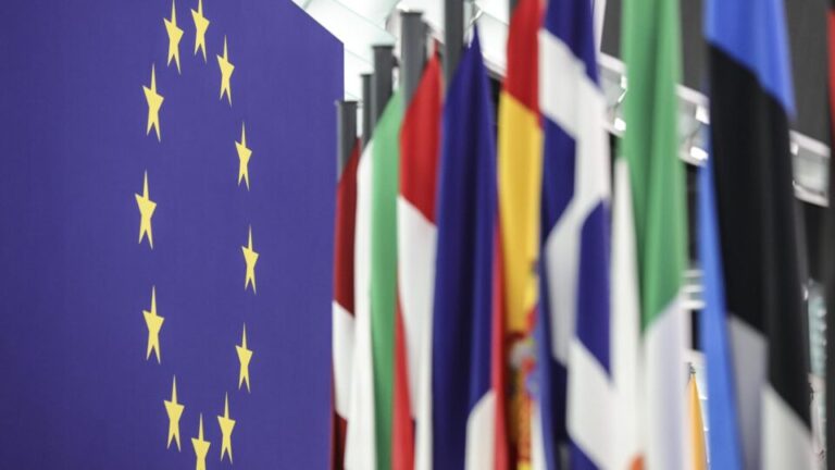 preocupada-com-a-concorrencia-da-china,-ue-decide-antecipar-taxa-das-blusinhas