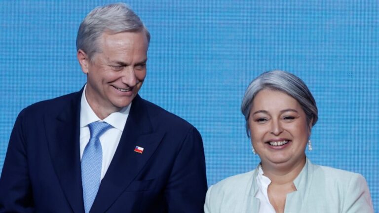 candidata-de-boric-e-amigo-da-familia-bolsonaro-farao-segundo-turno-no-chile