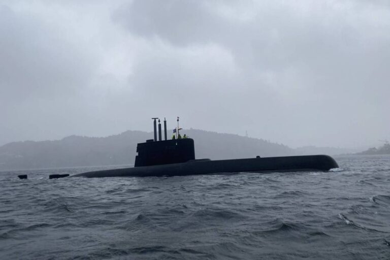 video-raro-mostra-submarino-da-otan-afundando-fragata;-veja