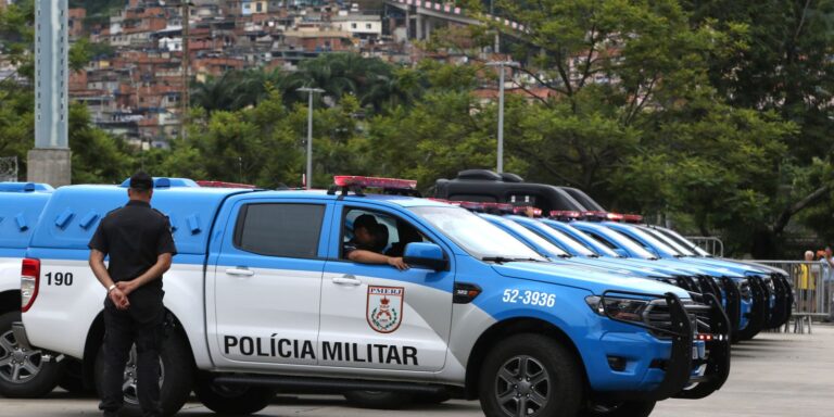 policia-do-rio-prende-16-pessoas-em-acao-contra-mentor-de-barricadas