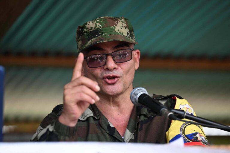 Líder guerrilheiro ameaça eleições na Colômbia após bombardeios do governo lider-guerrilheiro-ameaca-eleicoes-na-colombia-apos-bombardeios-do-governo