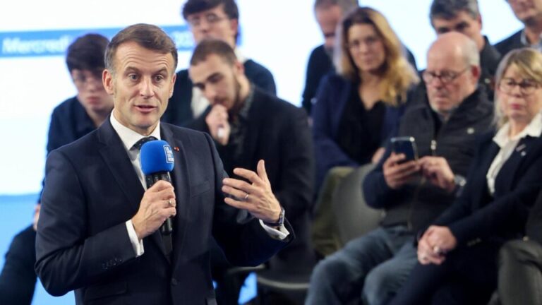 Macron quer que jornalistas decidam quais redes sociais são aceitáveis na França macron-quer-que-jornalistas-decidam-quais-redes-sociais-sao-aceitaveis-na-franca