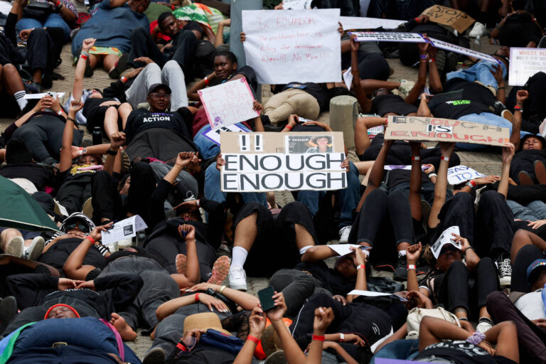 contra-violencia-de-genero,-mulheres-sul-africanas-fazem-greve-na-vespera-da-cupula-do-g20
