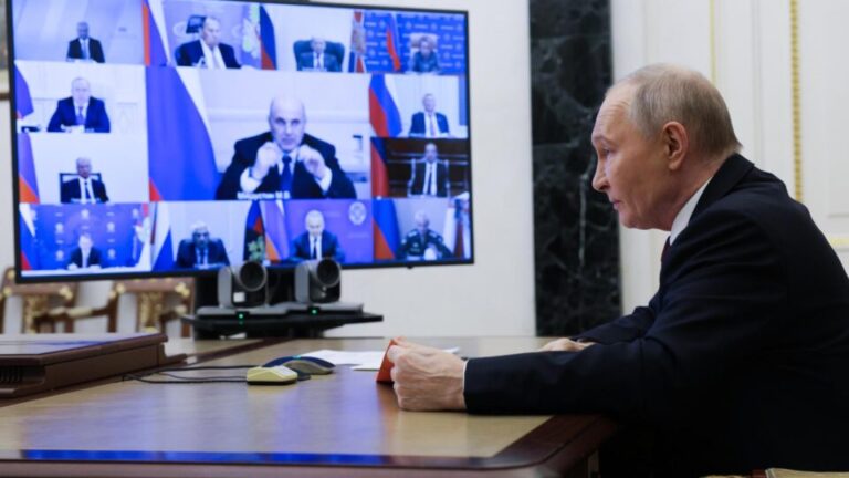 Putin diz que proposta dos EUA pode ser base para paz definitiva na Ucrânia putin-diz-que-proposta-dos-eua-pode-ser-base-para-paz-definitiva-na-ucrania