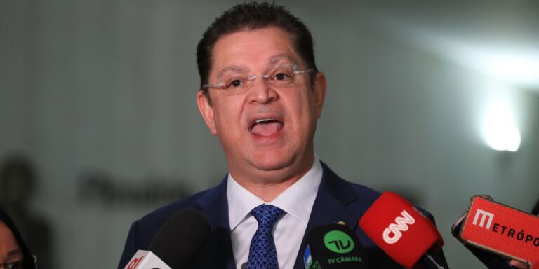 prisao-de-bolsonaro-mobiliza-aliados-e-adversarios-nas-redes-sociais