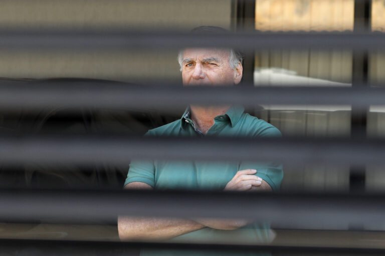 bolsonaro-alega-paranoia-para-violacao-de-tornozeleira,-e-prisao-e-mantida-apos-audiencia