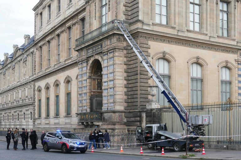 franca-detem-4-outros-suspeitos-em-investigacao-sobre-roubo-do-louvre