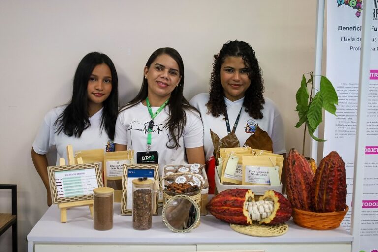 estudantes-de-gandu-utilizam-casca-do-nibs-do-cacau-para-combater-constipacao-intestinal