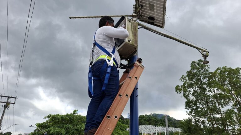 realizacao-de-manutencao-da-estacao-do-cemaden-na-ponte-da-cvi-e-realizada-em-valenca