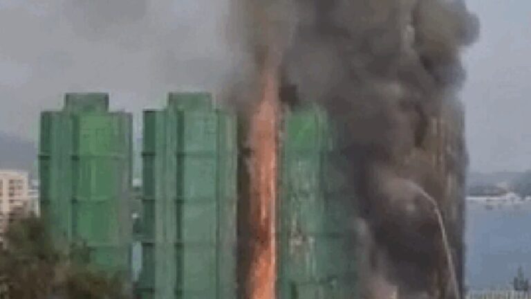 grande-incendio-atinge-complexo-de-arranha-ceus-e-deixa-mais-de-40-mortos-em-hong-kong