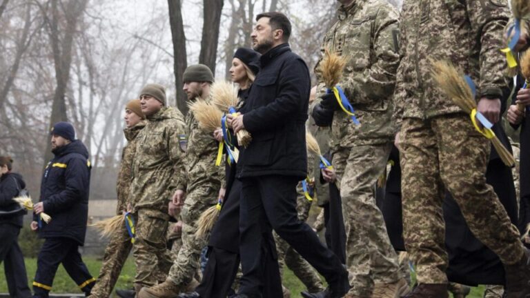 Ucrânia diz que Zelensky pode ir aos EUA para fechar acordo de paz com a Rússia esta semana ucrania-diz-que-zelensky-pode-ir-aos-eua-para-fechar-acordo-de-paz-com-a-russia-esta-semana