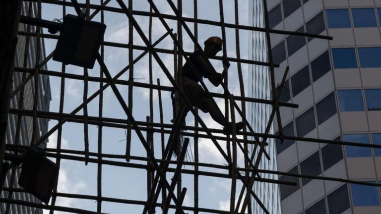 Usados na China há 2 mil anos, andaimes de bambu podem ter amplificado tragédia em Hong Kong usados-na-china-ha-2-mil-anos,-andaimes-de-bambu-podem-ter-amplificado-tragedia-em-hong-kong