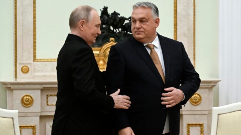 Beneficiado por exceção de Trump, Orbán se encontra com Putin para comprar mais petróleo e gás beneficiado-por-excecao-de-trump,-orban-se-encontra-com-putin-para-comprar-mais-petroleo-e-gas