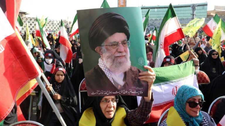 Aiatolá Khamenei diz que Irã derrotou EUA e Israel na guerra dos 12 dias aiatola-khamenei-diz-que-ira-derrotou-eua-e-israel-na-guerra-dos-12-dias