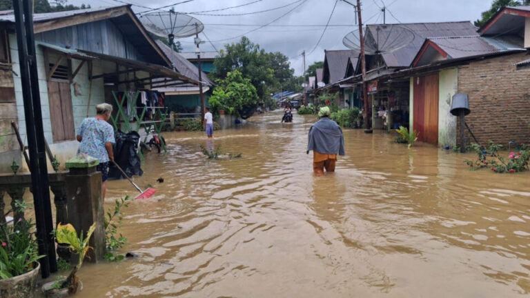 tragedia-na-asia:-inundacoes-afetam-paises-e-deixam-mais-de-mil-mortos