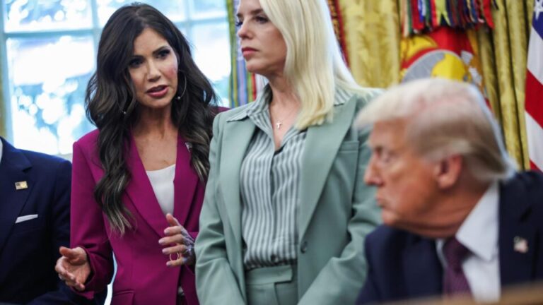 secretaria-aconselha-trump-a-proibir-viagens-a-partir-de-paises-que-enviam-invasores-aos-eua