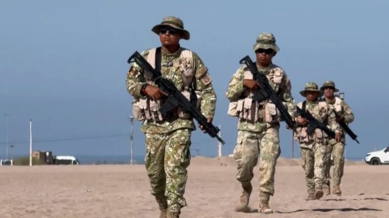 mesmo-sob-emergencia,-dezenas-de-migrantes-entram-no-peru-pela-fronteira-com-o-chile