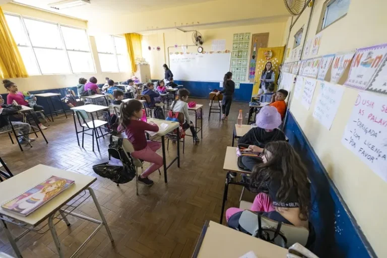camara-de-porto-alegre-aprova-projeto-que-acaba-com-eleicoes-diretas-para-direcoes-de-escola