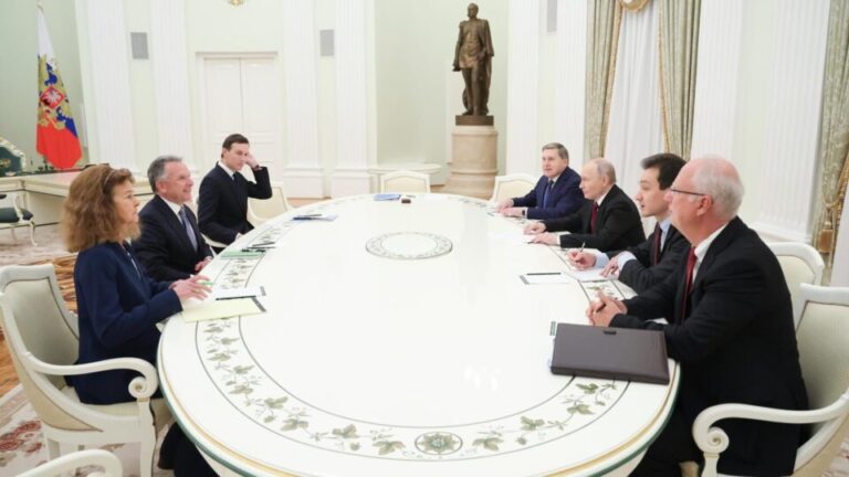 Após cinco horas de reunião, Putin e enviado de Trump não chegam a acordo sobre plano de paz apos-cinco-horas-de-reuniao,-putin-e-enviado-de-trump-nao-chegam-a-acordo-sobre-plano-de-paz