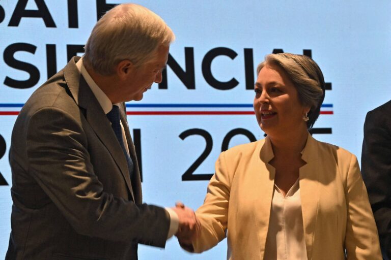 em-debate,-kast-fala-que-imigrante-em-situacao-irregular-tem-menos-de-cem-dias-para-deixar-chile