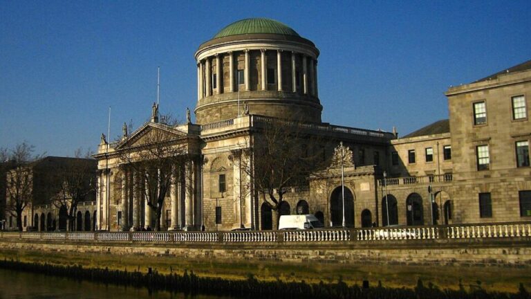 justica-da-irlanda-mantem-preso-professor-que-recusou-usar-pronome-neutro
