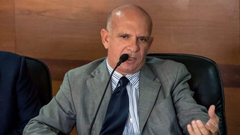Ex-general chavista oferece ajuda a Trump para provar vínculo de Maduro com cartel ex-general-chavista-oferece-ajuda-a-trump-para-provar-vinculo-de-maduro-com-cartel