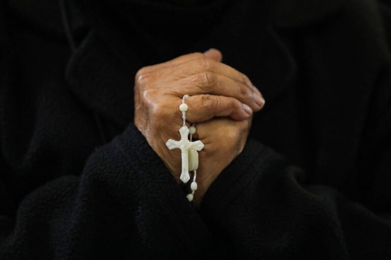 Comissão do Vaticano proíbe ordenação de mulheres diáconas comissao-do-vaticano-proibe-ordenacao-de-mulheres-diaconas