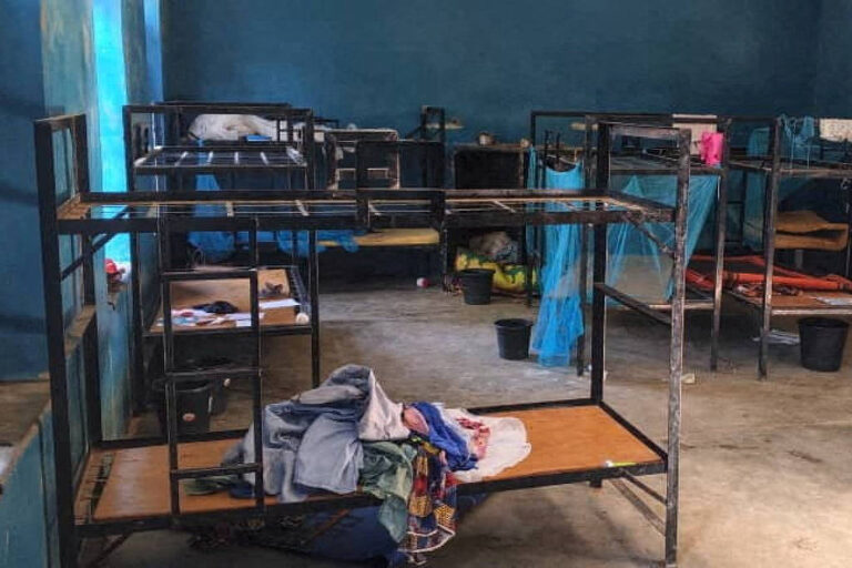 nigeria-resgata-100-dos-mais-de-300-alunos-sequestrados-em-escola-catolica,-diz-associacao