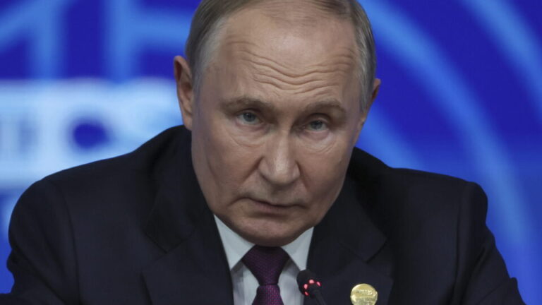 Putin diz que não vai recuar na Ucrânia e que o Donbass voltará ao controle da Rússia pela força putin-diz-que-nao-vai-recuar-na-ucrania-e-que-o-donbass-voltara-ao-controle-da-russia-pela-forca