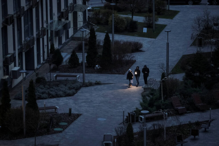 Ucrânia corta até luz de poste para poupar energia derrubada pela Rússia ucrania-corta-ate-luz-de-poste-para-poupar-energia-derrubada-pela-russia
