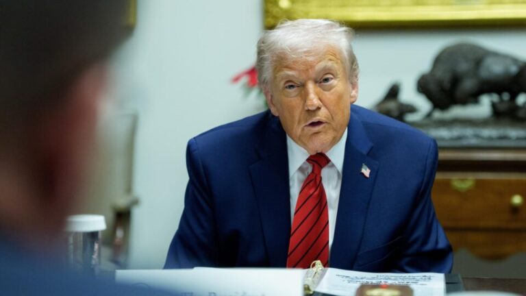 Trump lança portal para solicitação do Cartão Dourado que concede status de residente nos EUA trump-lanca-portal-para-solicitacao-do-cartao-dourado-que-concede-status-de-residente-nos-eua