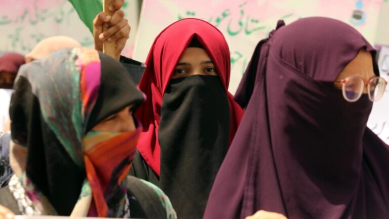 Áustria aprova proibição do véu islâmico para menores de 14 anos em escolas austria-aprova-proibicao-do-veu-islamico-para-menores-de-14-anos-em-escolas